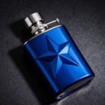 Mugler A*Men woda toaletowa dla mężczyzn w charakterystycznym gwiaździstym flakonie na ciemnym tle