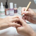 przedłużanie paznokci na tipsie - profesjonalny manicure