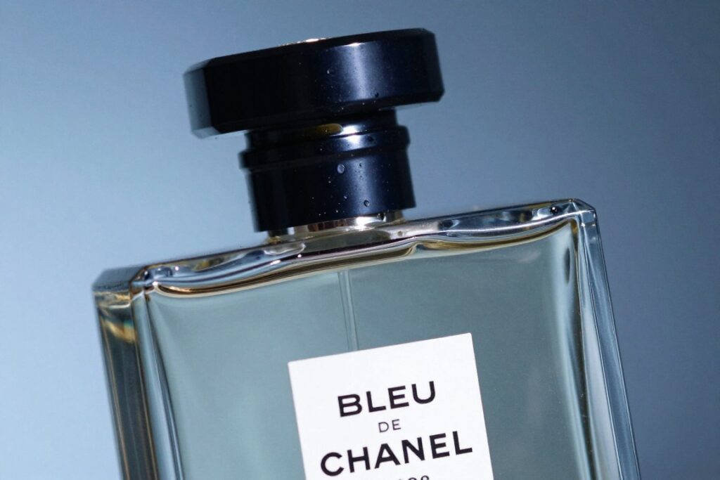 Bleu de Chanel EDT flakon z bliska