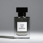 Comme des Garcons perfumy elegancka butelka na minimalistycznym tle