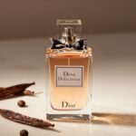 Dior Feve Delicieuse perfumy w eleganckim flakoonie na luksusowym tle